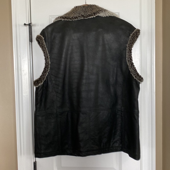 Henig Furs leather vest with shearling collar and trim. NWOT. - Picture 7 of 9